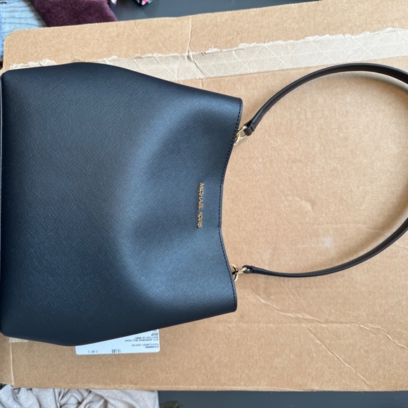 Michael Kors bag - Picture 2 of 3